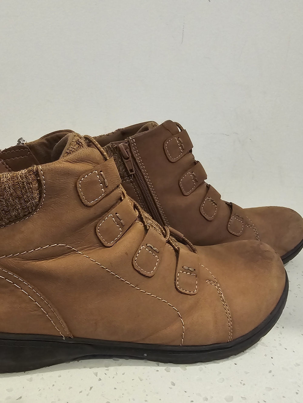 Clarks Women's Tan Leather Ankle Booties